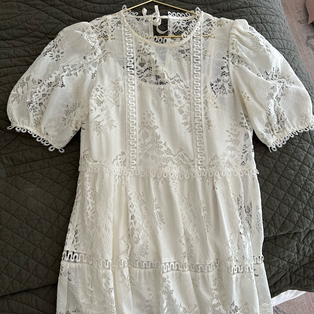 Moon River White Lace Maxi Dress. Size small.